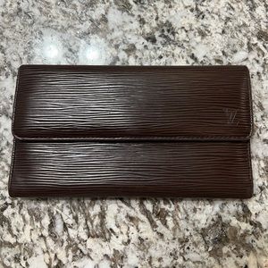 Authentic Louis Vuitton International Wallet in Epi Leather brown